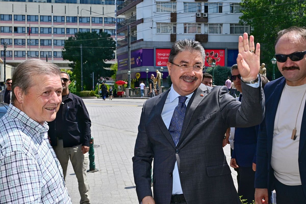 Eskişehir Valisi Yılmaz esnaf ziyaretinde bulundu
