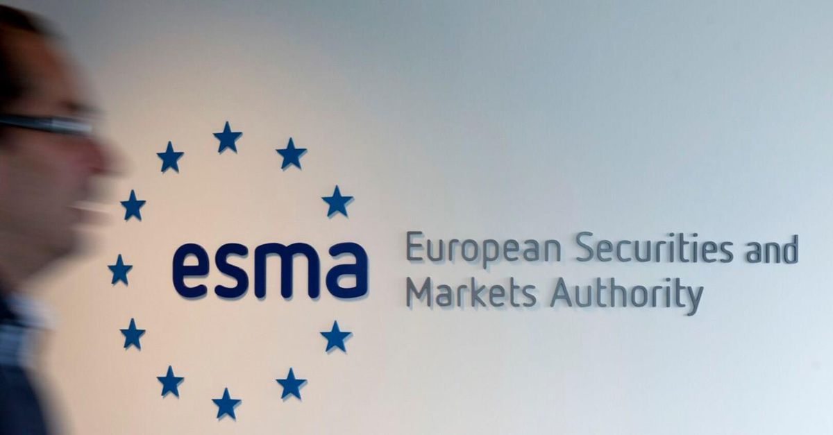 Avrupa Menkul Kıymetler ve Piyasalar Otoritesi (ESMA) logosu ve MiCA ile ilgili grafikler.