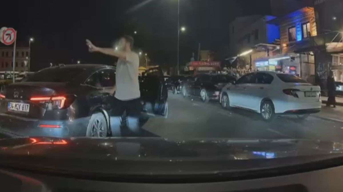 Fatih'te yol kesen sürücü kamerayı görünce ters yönden kaçtı; 252 bin lira ceza