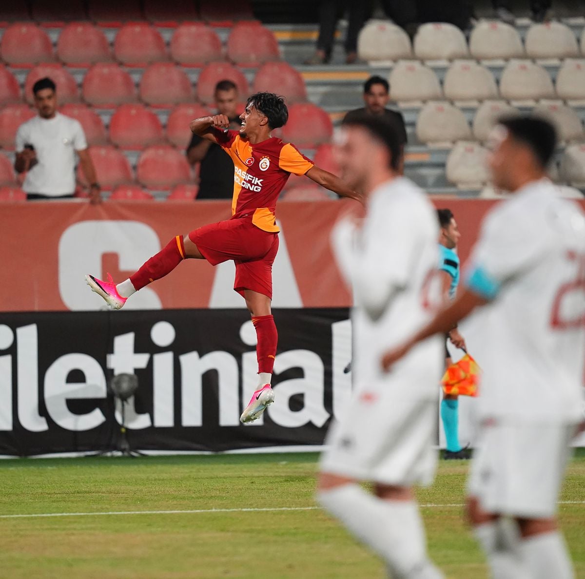 Galatasaray, hazırlık maçında Ümraniyespor'u 5-1 yendi