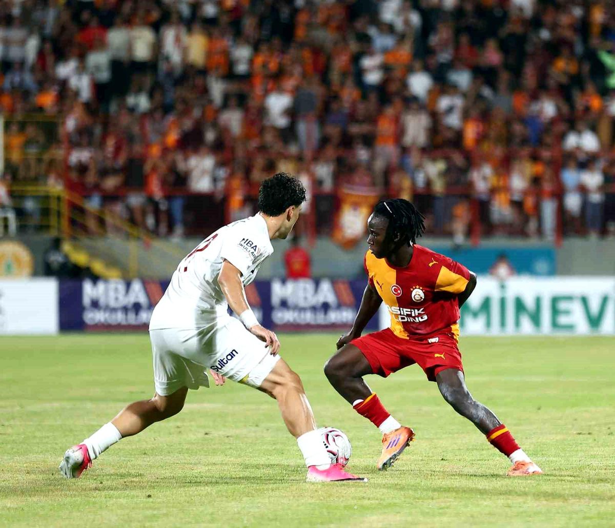 Galatasaray ilk hazırlık maçını farklı kazandı