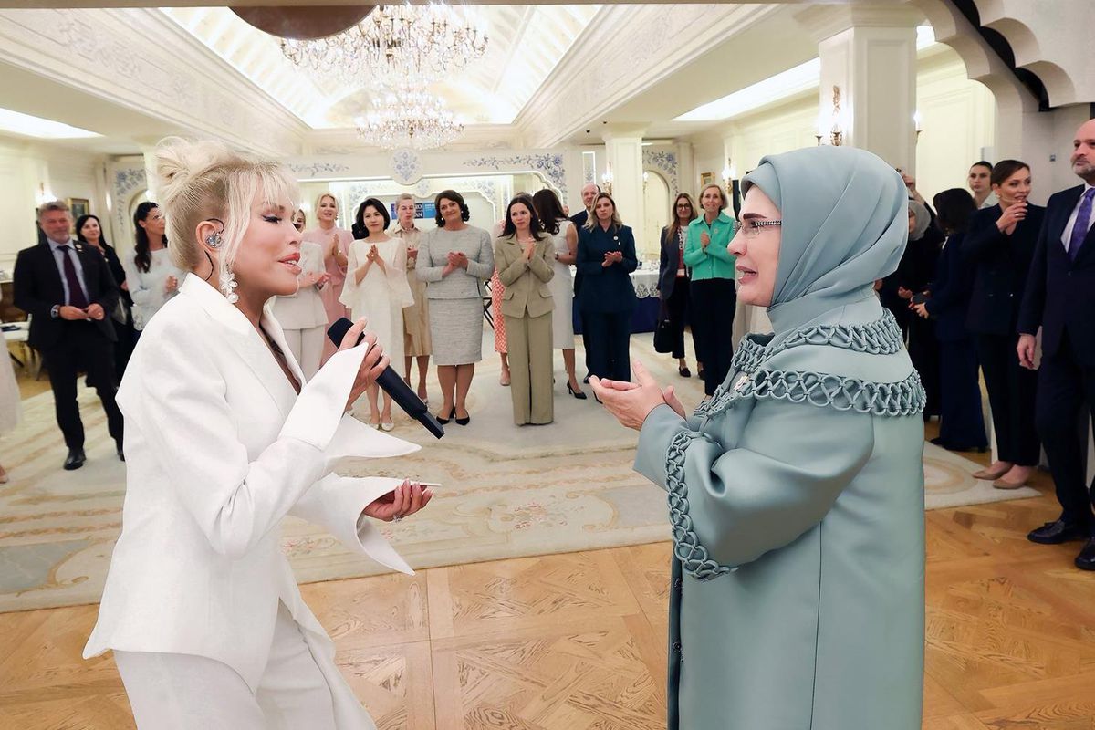 Görüntüler ilk kez yayınlandı! Ajda Pekkan, First Lady'ler için sahne aldı