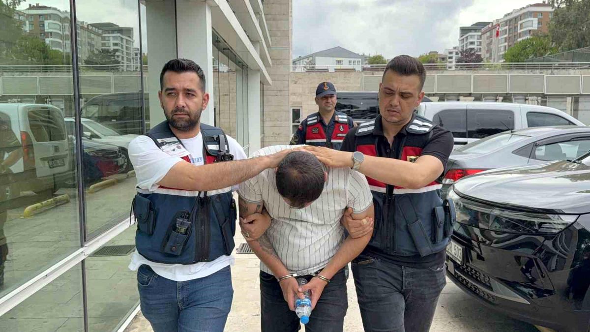 Jandarma, bagajdaki boya kutularında 2 bin 653 uyuşturucu hap ele geçirdi