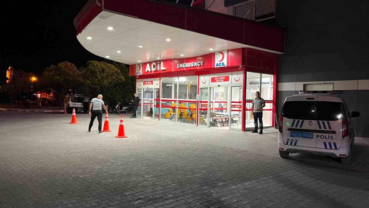 Konya'da motosiklet ve otomobilin karıştığı trafik kazası sonrası olay yeri.