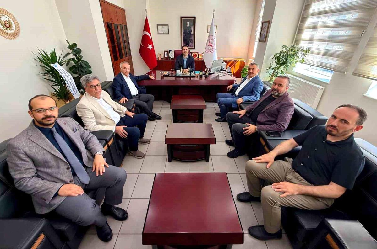 Kayseri Devlet Hastanesi'nde sağlık hizmetleri ile sanayi kuruluşları arasındaki iş birliği görüşüldü