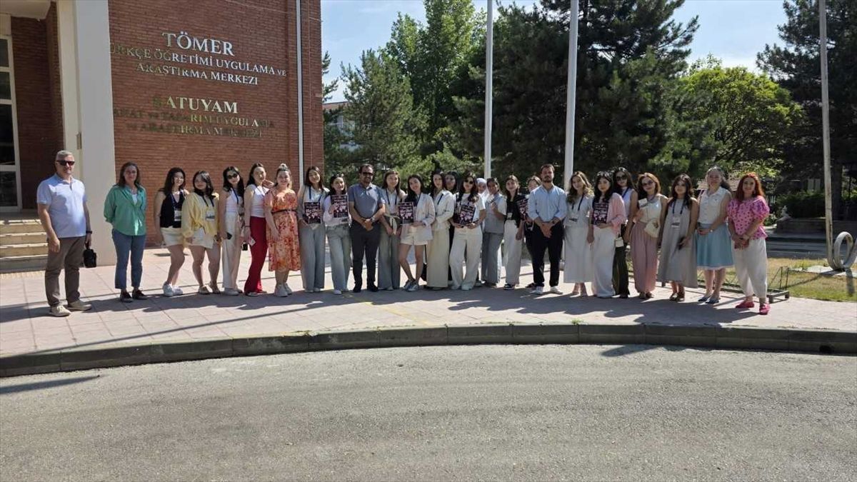Kazakistanlı öğrenciler Anadolu Üniversitesinde Türk dili ve kültürünü deneyimledi