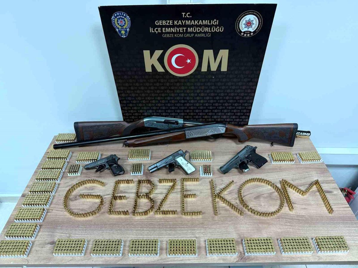 Darıca'da ele geçirilen silahlar ve fişekler