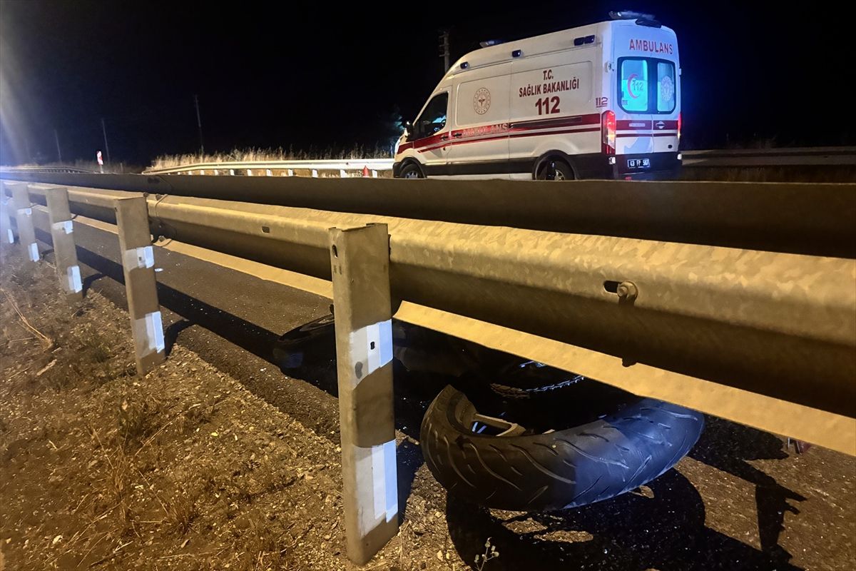Kütahya'da motosikletle elektrikli bisikletin çarpıştığı kazada 1 kişi öldü, 1 kişi yaralandı