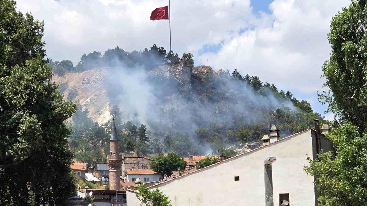 Kütahya Hisar Kalesi'nde yangın paniği