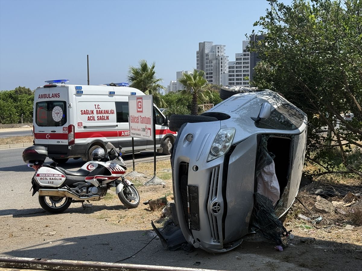 Mersin'de otomobilin devrilmesi sonucu 4 kişi yaralandı