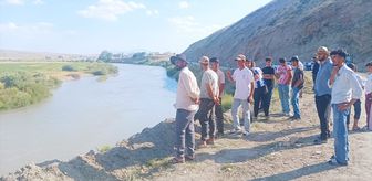 Muş'ta akarsuya düşen iki kardeşten biri öldü, diğeri aranıyor