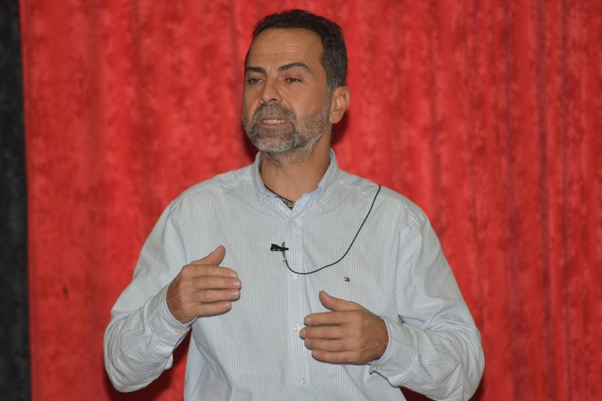 Nasuh Mahruki adliye binası önünde