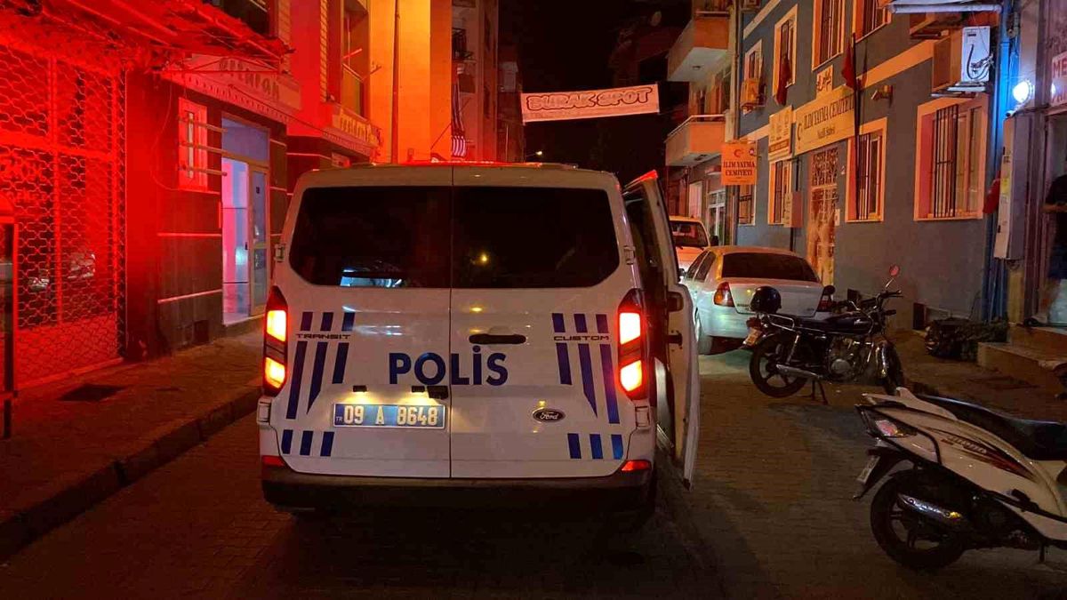Nazilli'de bıçaklı kavga, kolundan yaralanan genç hastaneye kaldırıldı