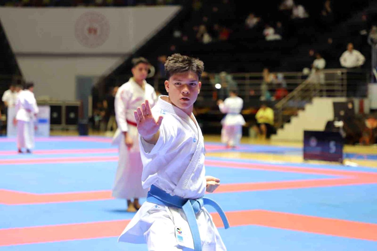 Samsun'da bin 247 karate sporcusunun madalya mücadelesi
