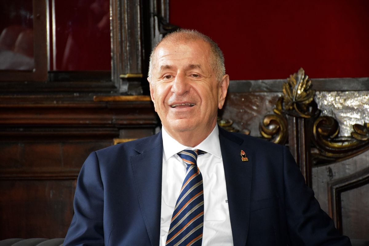 Zafer Partisi Genel Başkanı Özdağ Trabzon'da ziyaretlerde bulundu