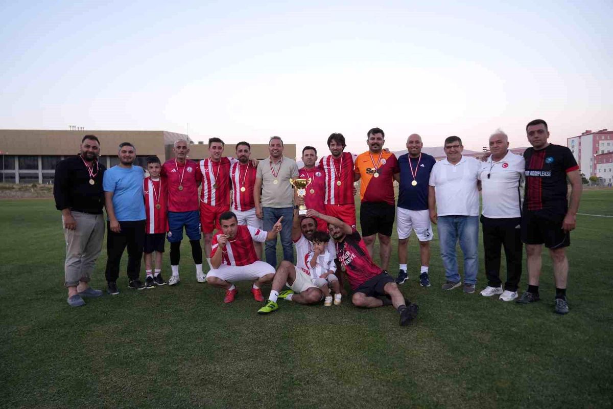 Niğde Ömer Halisdemir Üniversitesi'nde 15 Temmuz Anısına Futbol Turnuvası Sona Erdi