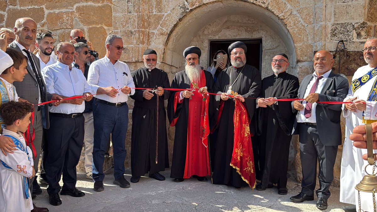 Mardin'in Midyat ilçesindeki Mor Kuryakos Kilisesi'nin dış görünüşü.