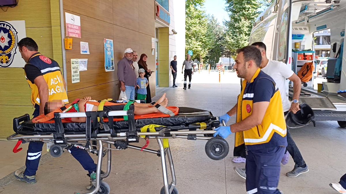 Bursa'nın İnegöl ilçesinde 4 yaşındaki bir çocuk balkondan düştü.