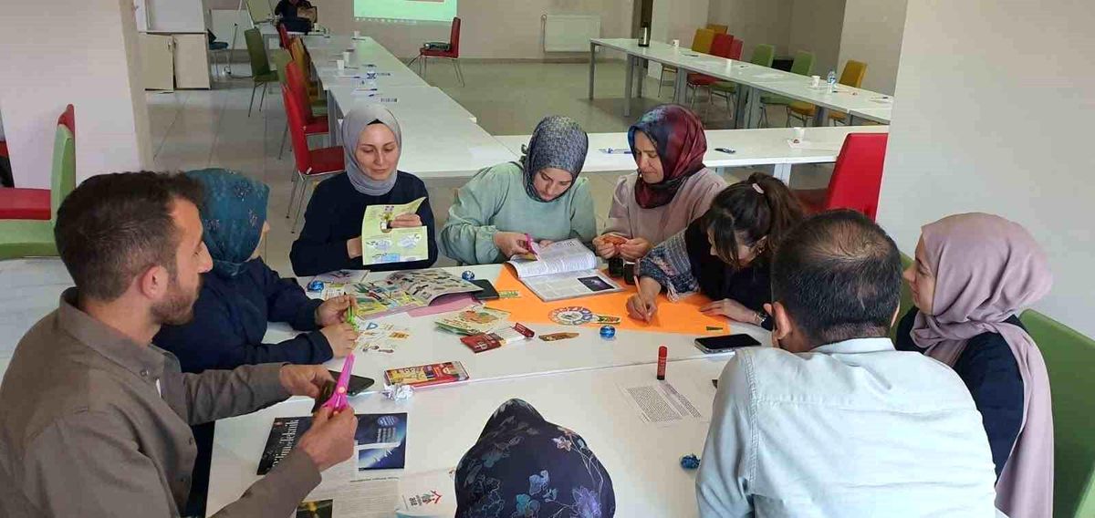 Bayburt Aile ve Sosyal Hizmetler İl Müdürlüğü personeline psikososyal destek eğitimi veriliyor.