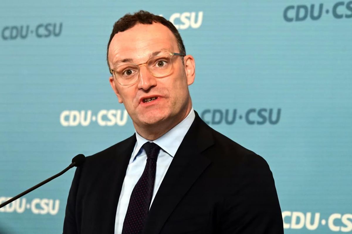 Jens Spahn'ın taşıyıcı anneyle çocuk sahibi olması sonrası Almanya'da siyasi tartışmalar yaşandı.