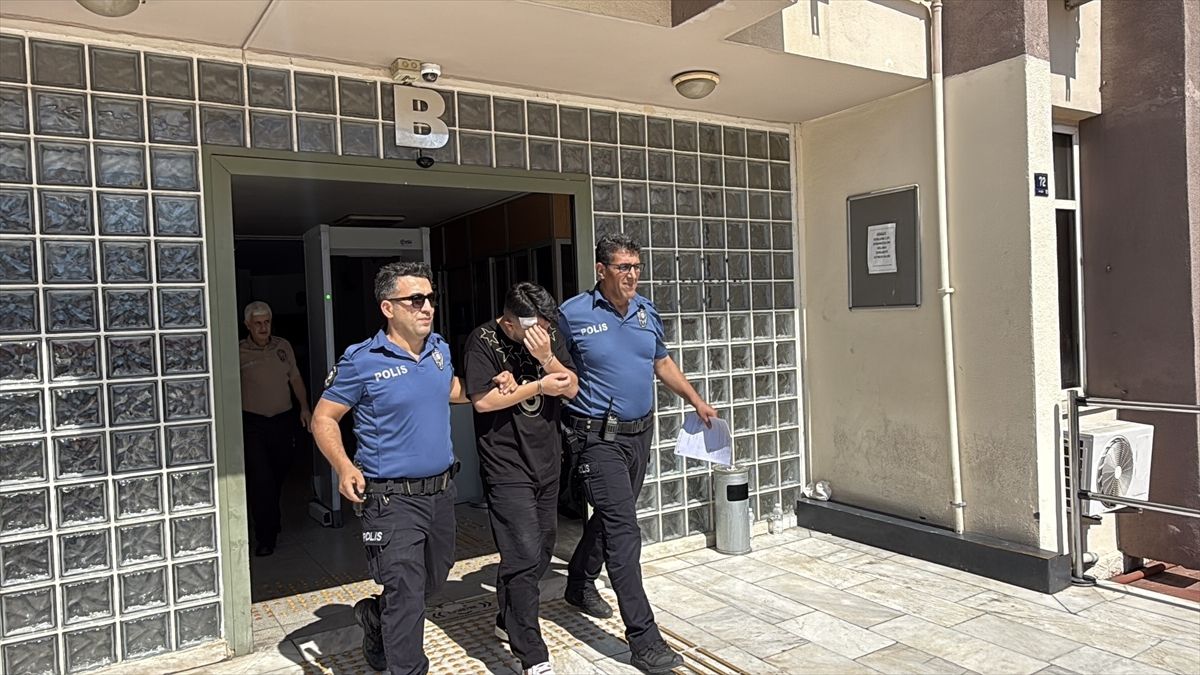 Aydın'da iki otomobilin çarpıştığı kazada 1 kişi öldü, 2 kişi yaralandı