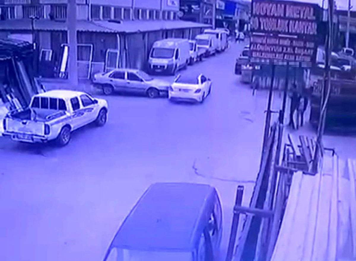 Aynı sokakta peş peşe kazalar kamerada