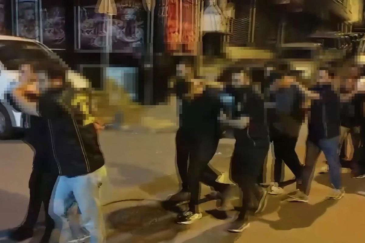 Fısıldaşmaları başlarını yaktı: Yan dairedekileri de aldılar mı?