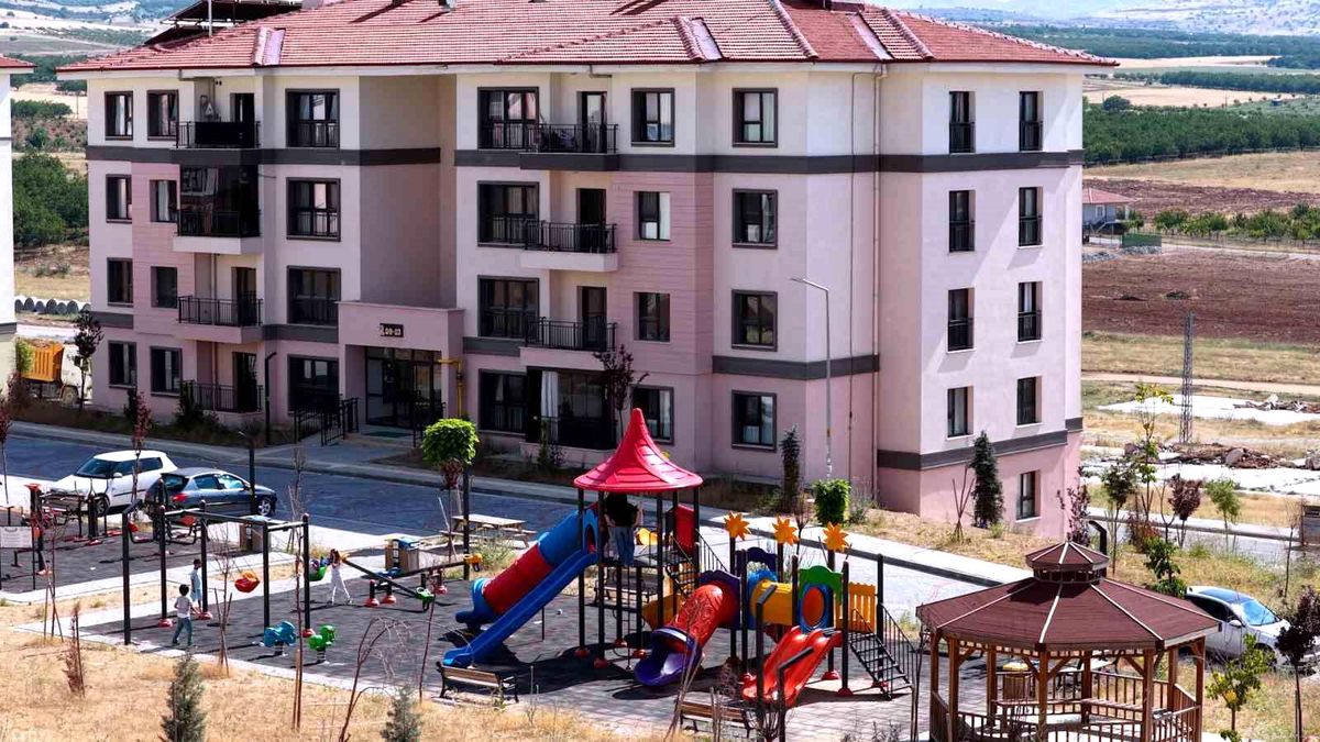 Bakan Kurum: 'Bugüne kadar 81 ilimizde 7 milyona yakın vatandaşımızı sosyal konutlarla afetlere karşı sağlam konutlarına kavuşturduk'
