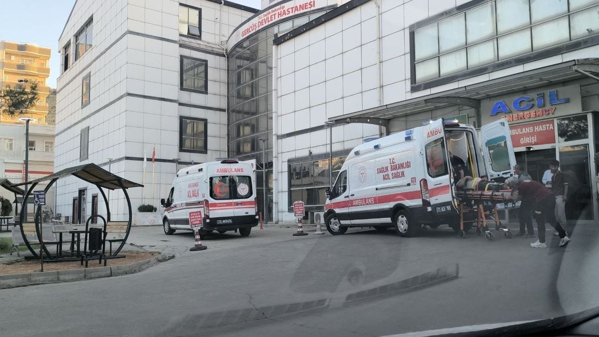 Batman'da inşaat iskelesi çöktü: 3 işçi yaralı