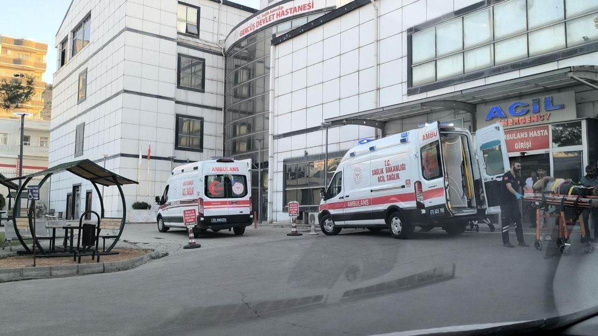Batman'da inşaat iskelesi çöktü: 3 yaralı