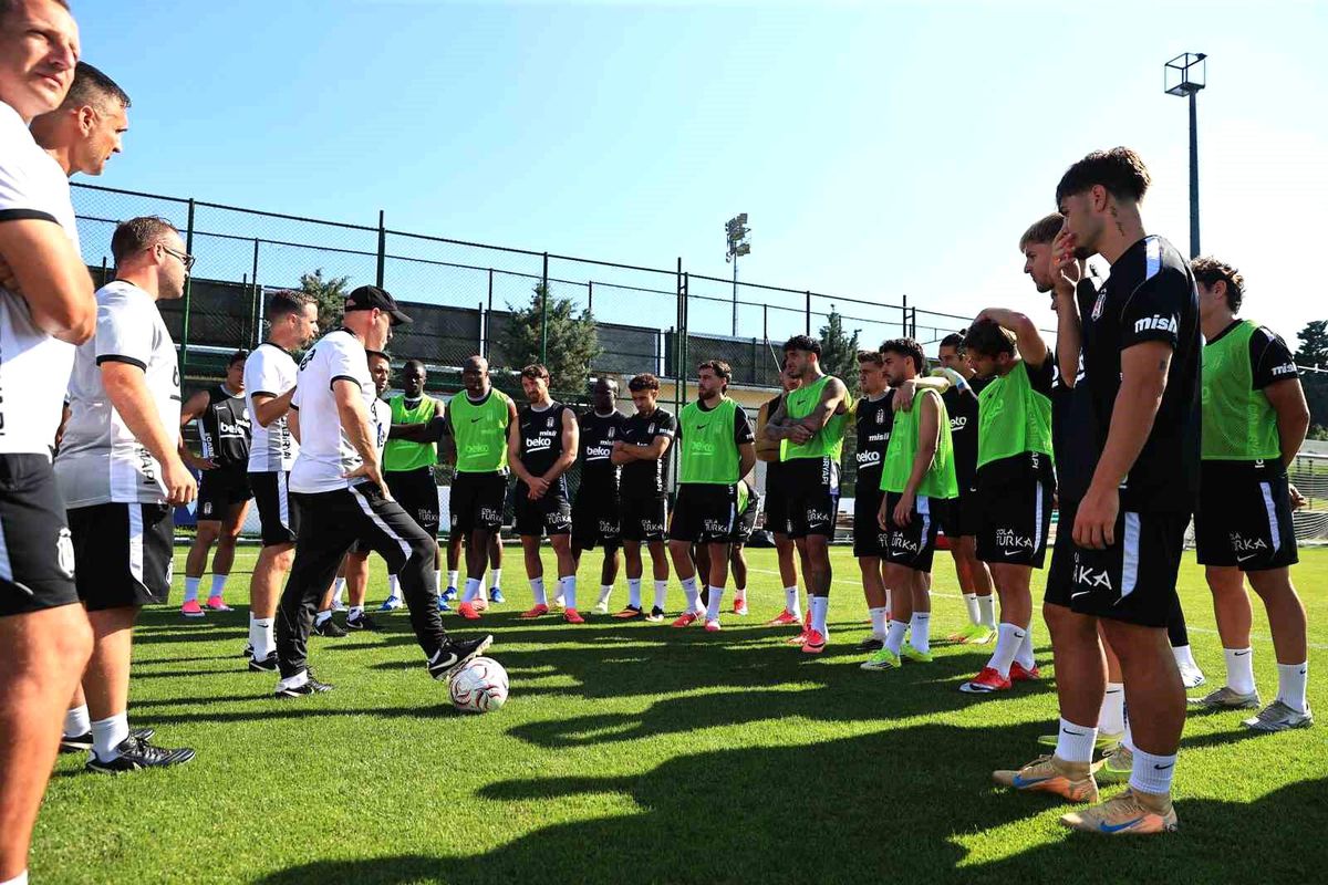 Beşiktaş futbol takımı antrenman sırasında