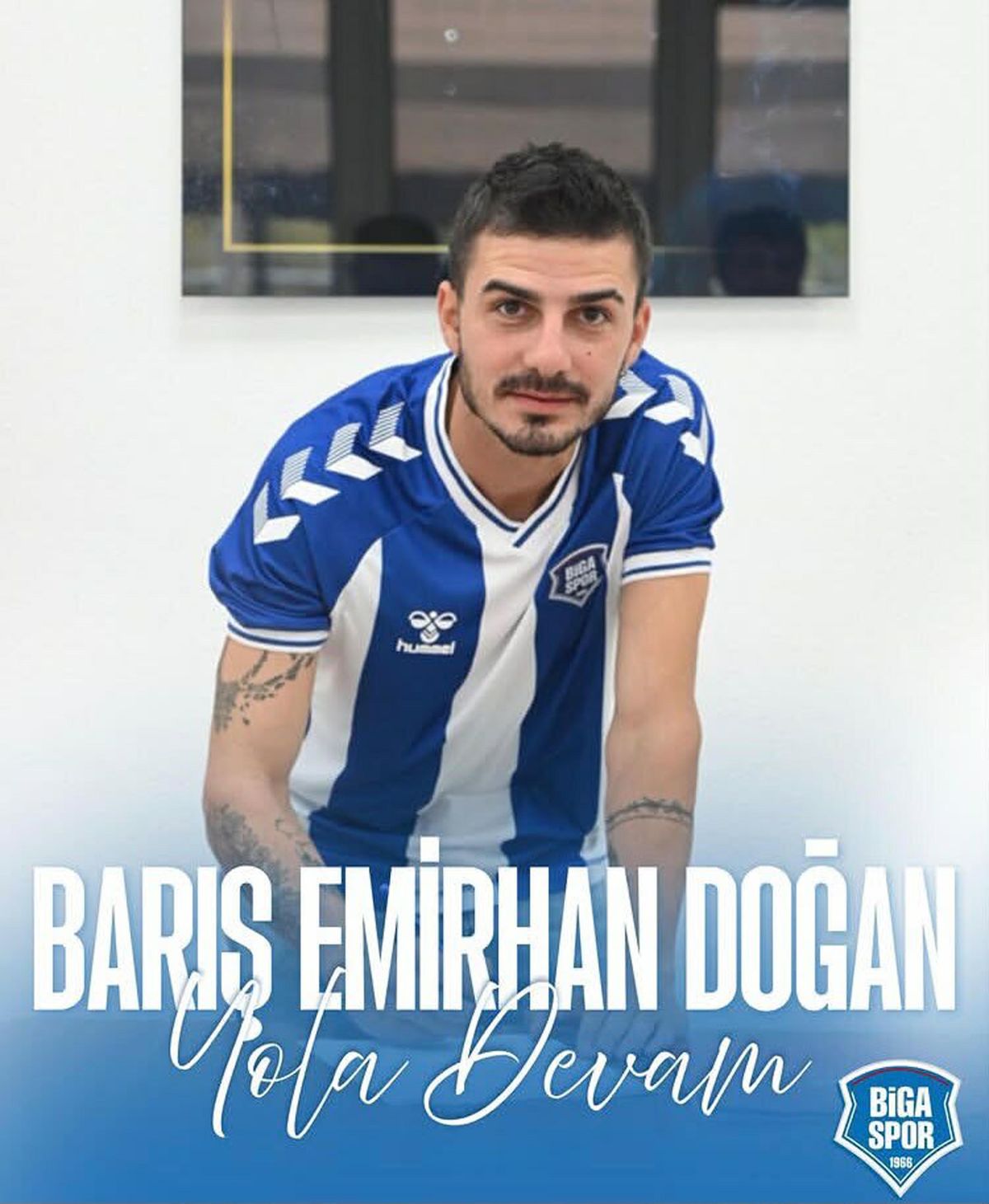 Bigasporlu futbolcular Barış Emirhan Doğan ve Eren Akkaya sözleşme imzalıyor.