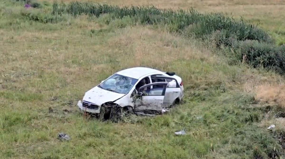 Bingöl'de kontrolden çıkan otomobil araziye uçtu: 3 yaralı