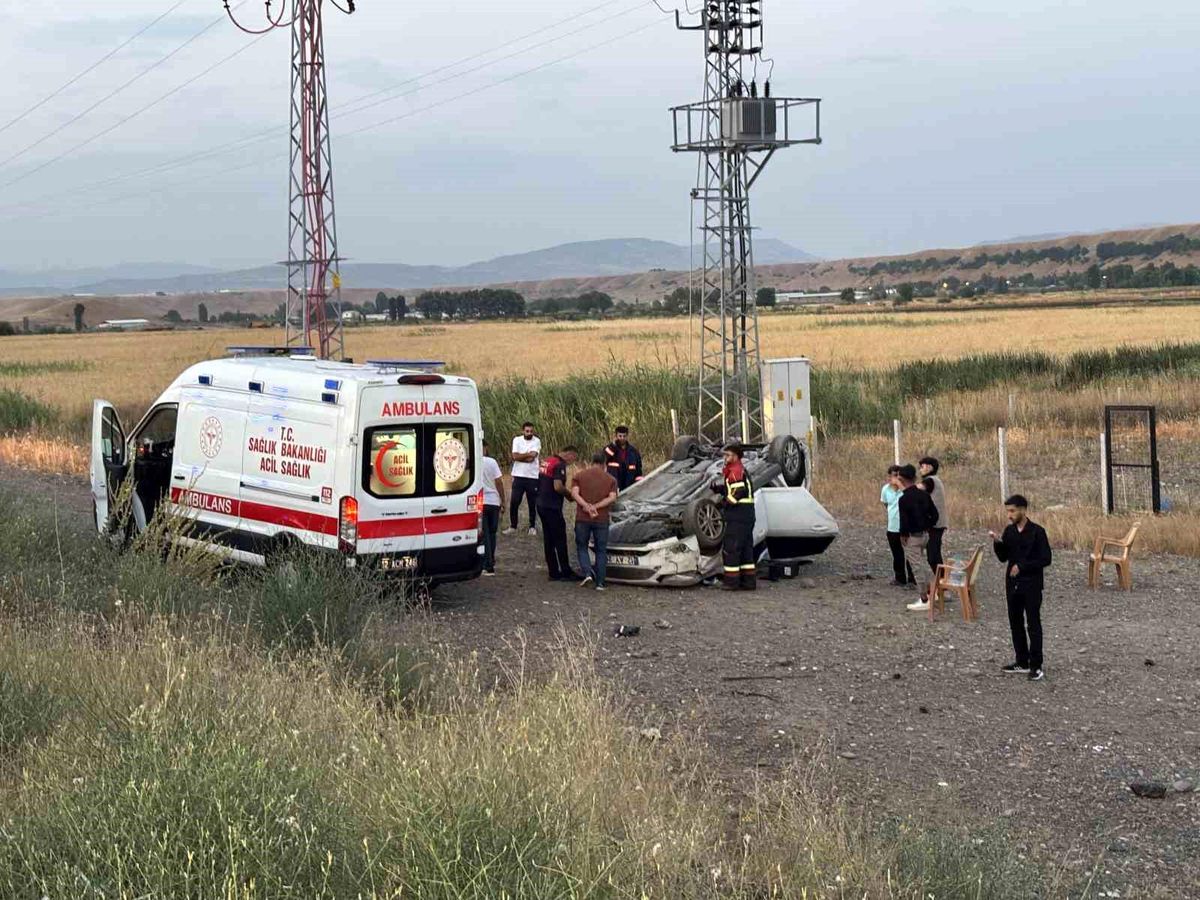 Bingöl'de otomobil takla attı: 3 yaralı