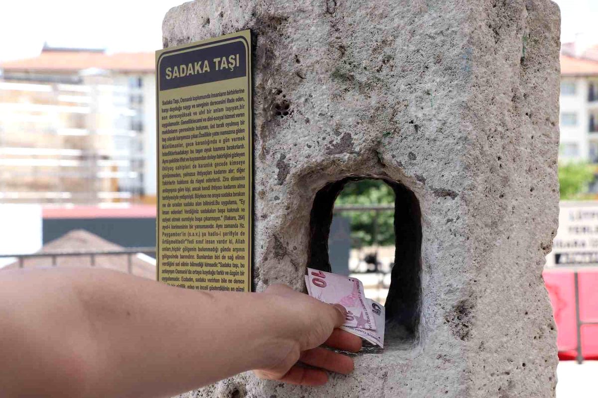Birlik ve beraberliğin simgesi olan sadaka taşları günümüzde unutuldu