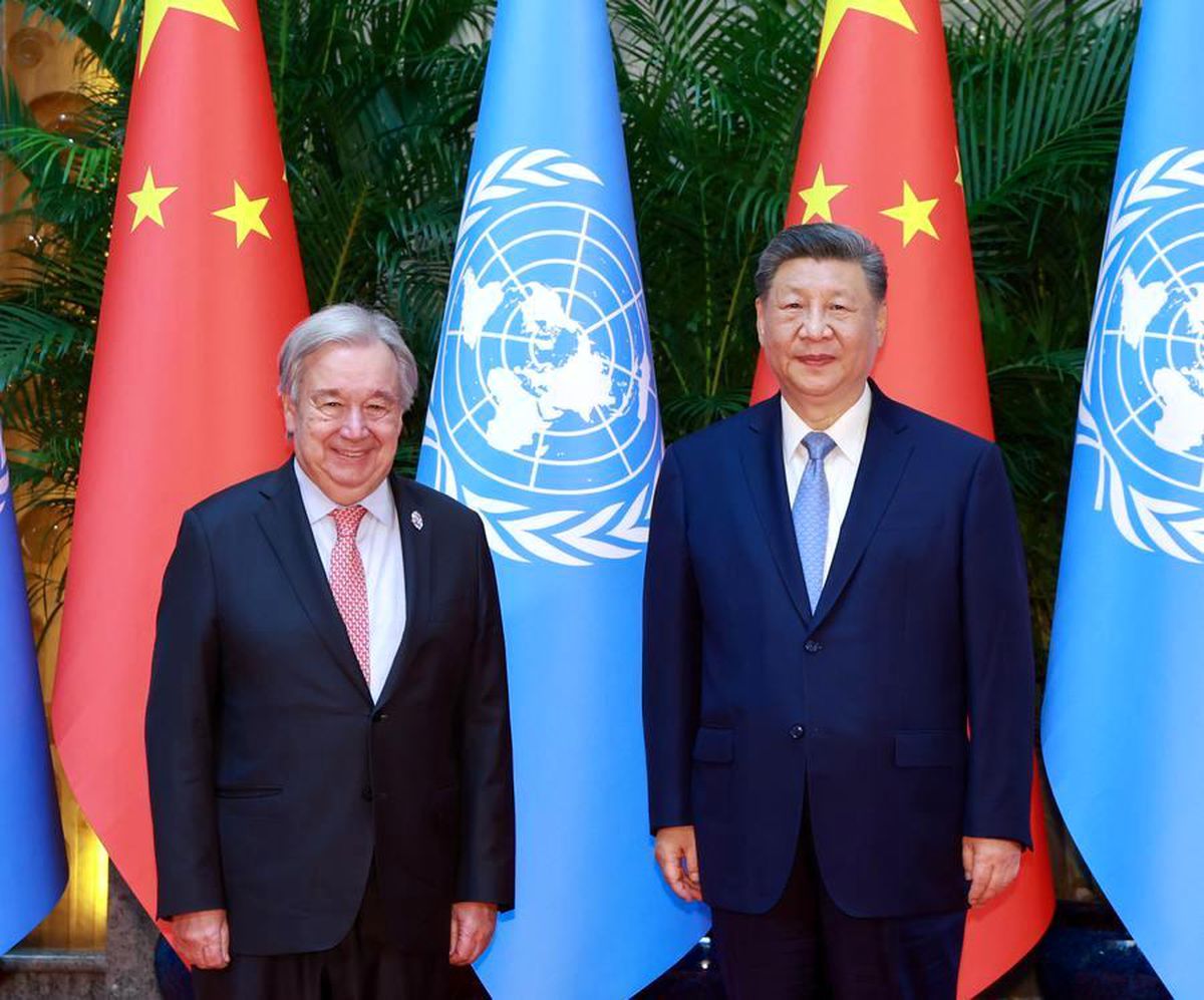 Çin Cumhurbaşkanı Xi Jinping ve BM Genel Sekreteri Antonio Guterres görüşürken