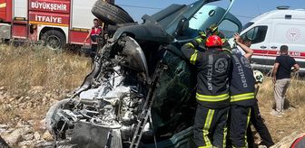 Denizli'de devrilen otomobildeki 4 kişi yaralandı