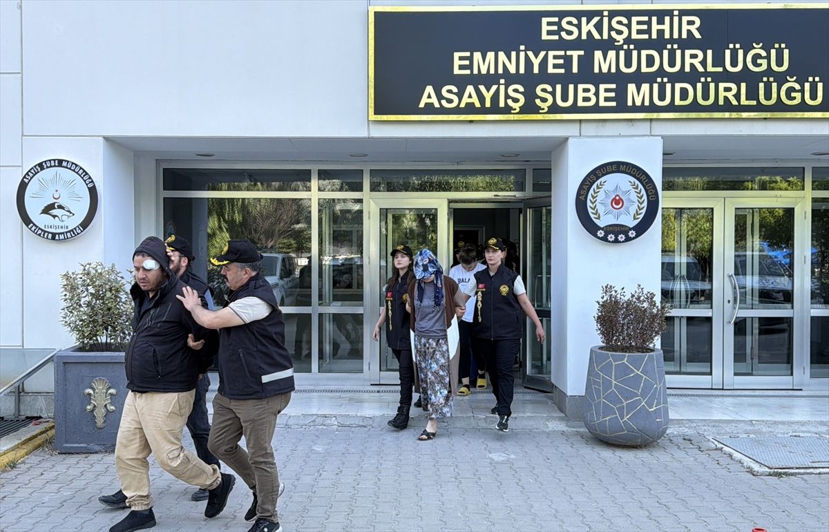 Eskişehir'de 1'i polis 11 kişinin yaralandığı kavgaya ilişkin yakalanan 18 zanlı adliyede