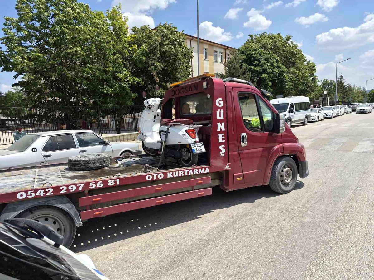Eskişehir'de hatalı U dönüşü kazaya sebep oldu: 1 yaralı