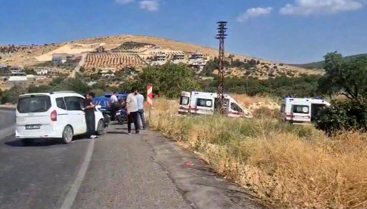 Gaziantep'te hafif ticari araç ile otomobil çarpıştı: 3 yaralı