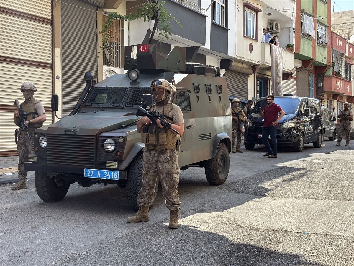 Gaziantep'te polis tarafından yakalanan araç ve iş yeri kurşunlama zanlısı.