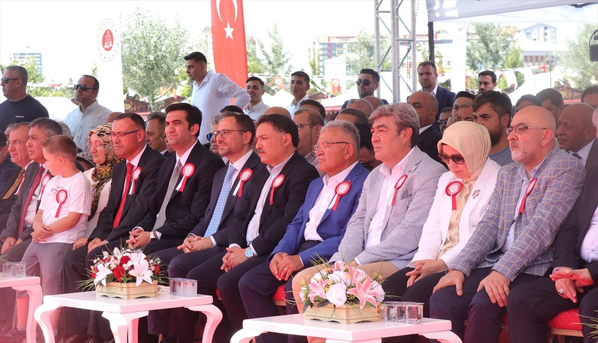 Kayseri'de İşyurtları Fuarı Açıldı
