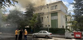 Kahramanmaraş'ta binanın çatısında çıkan yangın söndürüldü