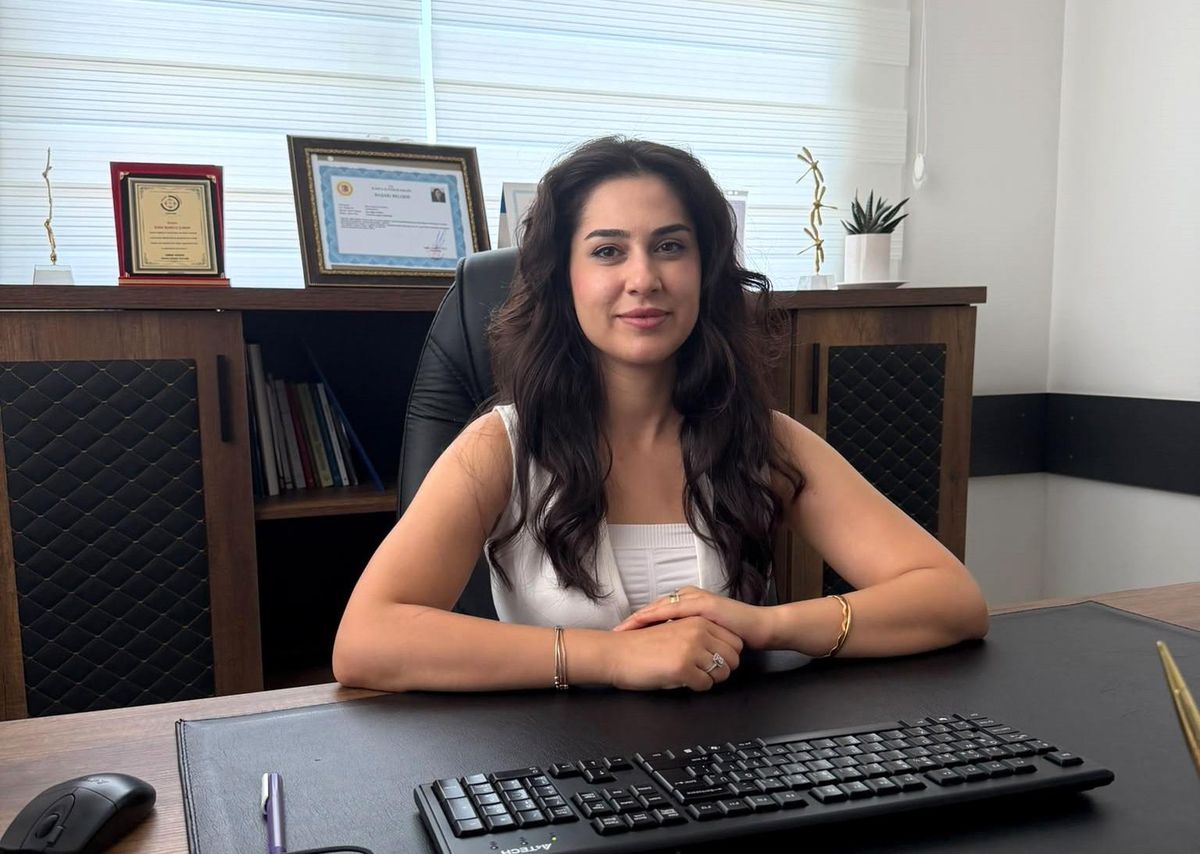 Kahta İlçe Sağlık Müdürü Uzm. Dr. Burcu Ezgi Kocaoğlu aşırı sıcaklar konusunda açıklama yapıyor.