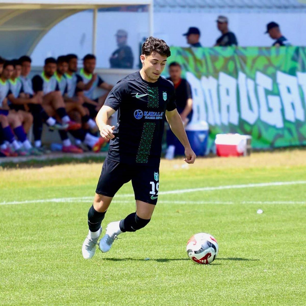 Karşıyaka futbol takımının yeni transferleri Mevlüt Can Kaynak ve Emircan Aytekin'in fotoğrafları.