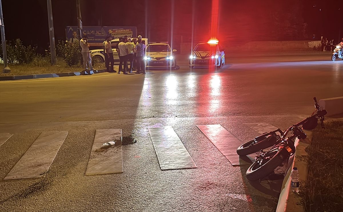 Kastamonu'da iki otomobilin çarptığı bisiklet sürücüsü ağır yaralandı
