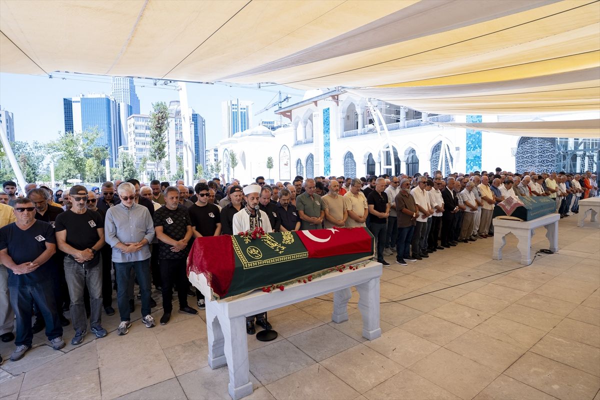 Kaybolduğu Ağrı Dağı'nda cenazesine ulaşılan kadın dağcı İstanbul'da son yolculuğuna uğurlandı