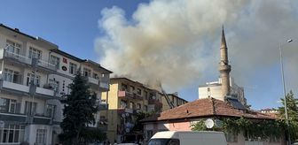 Kayseri'de apartmanın çatısında çıkan yangın hasara neden oldu