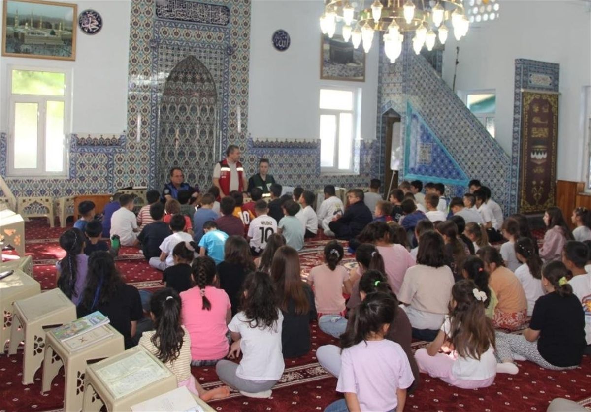 Kırklareli'nde yaz Kur'an kursu öğrencilerine dijital farkındalık eğitimi verildi