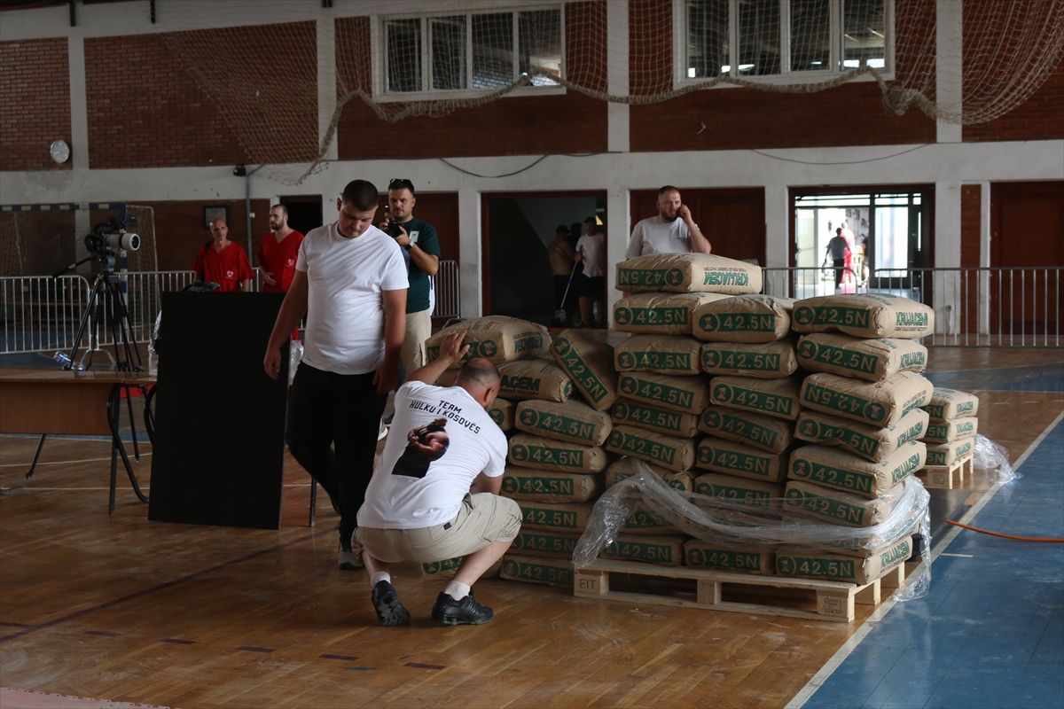 Kosovalı Bujar Muli 2 ton ağırlığı taşıyarak Guinness Rekorlar Kitabı'na girdi